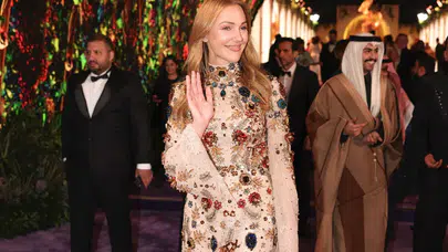 Moda tarihine geçti: Meryem Uzerli'nin elbisesi 35 günde elde işlendi