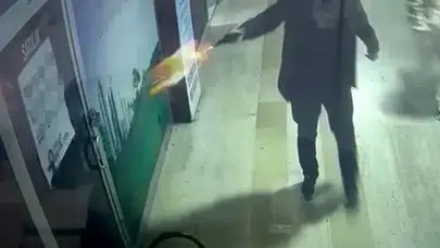 Hiç acele etmedi, iş yerini defalarca kurşunladı: Esenyurt'ta silahlı saldırı!