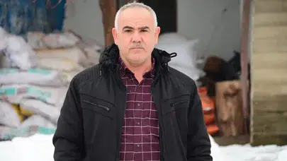 Geriye sadece kendisi kaldı: Oğlunu İdlib'de, ailesini depremde kaybeden babanın acısı...