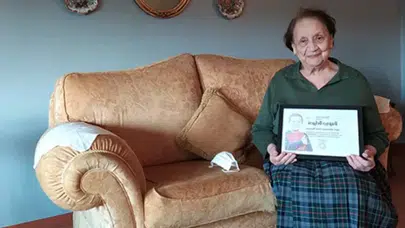 Seha Okuş kimdir, neden öldü, kaç yaşındaydı, nereli, evli miydi, Müjdat Gezen ile akrabalığı ne, hangi eserleri seslendirdi?