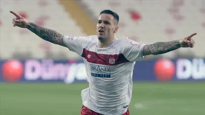 Rey Manaj kimdir, Sivasspor’a geri dönüşü ve Süper Lig iddiaları, 3.9 milyon Euro’yu neden reddetti?