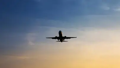 Sabiha Gökçen’de hava engeli... Uçuşlarda yüzde 15 iptal, yolculara uyarı yapıldı!