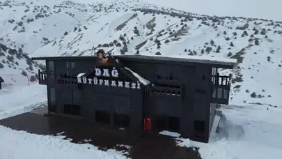 Zirvede kültür devrimi: Dağ kütüphanesi ziyaretçi akınına uğruyor!