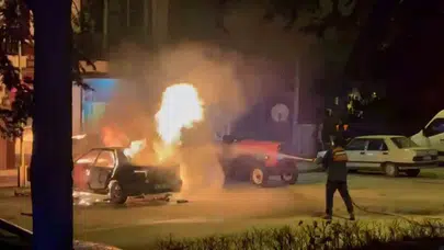 Bolu’da park halindeki araç alev alev yandı, geriye küller kaldı!