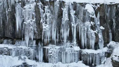 Soğuk rekor kırdı, dağlar buz kesti! Beytüşşebap’tan kartpostallık kareler