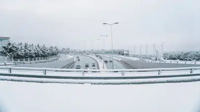 Ankara’da Yağmurla Başlayan Gece, Sabah Kar Manzarasına Döndü!