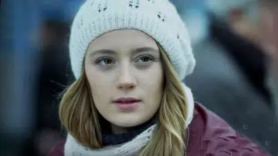 Gizem Karaca kaç dil biliyor?