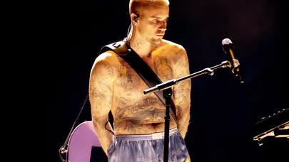 Minimal performans, maksimal tepki... Hailey Bieber’ın gurur dolu bakışları ve Justin Bieber’in cesur Grammy tercihi!