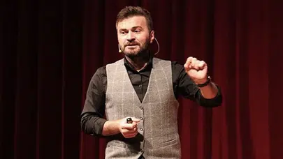 Abdurrahman Uzun HAYATI (kariyeri), bekar mı, evli mi, eşi (karısı) kimdir, mesleği ne ve hangi partiye yakın?