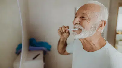 Oruçluyken diş fırçalamak orucu bozar mı, niyet ettikten sonra diş fırçalanır mı?