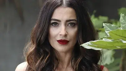 Aynı Yağmurun Altında Tülin Karanoğlu Kim, Gerçek Adı Ne? Mine Çayıroğlu Kaç Yaşında, Nereli, Boyu Kaç, Oynadığı TV Dizileri ve Kariyeri