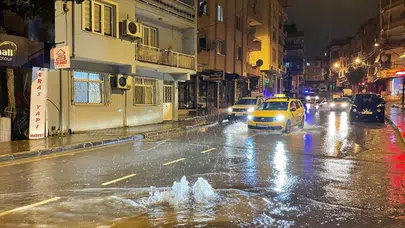 İzmir’de sağanak felaketi! Selçuk–Aydın kara yolunda otoyol çöktü