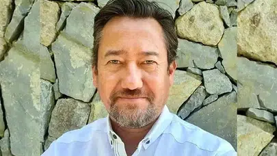 Serdar Akinan hayatı, Türkiye’de mi yaşıyor, hangi programla meşhur oldu, kitapları neler?