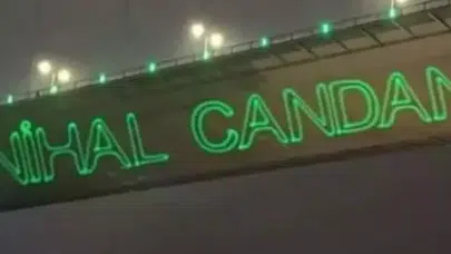 Bahar Candan’dan Dikkat Çeken Anma: Nihal Candan’ın İsmi 15 Temmuz Şehitler Köprüsü’ne Yansıtıldı