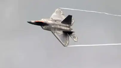 Orta Doğu’da gerilim tırmanıyor! ABD’nin 12 F-22’si İsrail’e indi