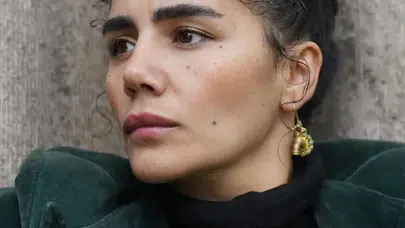 Özge Arslan kimdir, nereli ve kaç yaşında? Taşacak Bu Deniz dizisindeki Ballı karakteriyle gündemde olan Özge Arslan’ın hayatı ve kariyeri