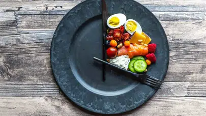 Aralıklı oruç diyeti kilo verdiriyor mu, işe yarar mı? Zaman kısıtlamalı beslenme ve obezite sonuçları açıklandı
