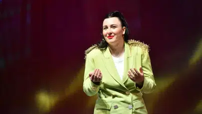 Yasemin Sakallıoğlu Kimdir? Kaç Yaşında, Aslen Nereli, Hangi Diziler ve Filmlerde Rol Aldı, Aldığı Ödüller Var mı?