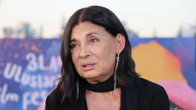 Galada Mikrofonu Eline Aldı! Nur Sürer’den Yılmaz Güney İçin Ezber Bozan Sözler