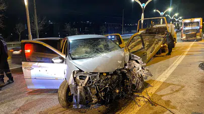 Kocaeli’de feci kaza! Direğe çarpan araçta alkol şoku