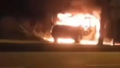 Bursa trafiğinde yangın paniği! Otomobil aniden alev aldı, trafik felç oldu