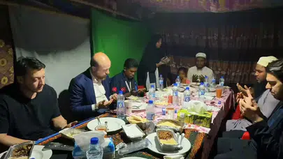 Bilal Erdoğan ve Mesut Özil’den Bangladeş’te iftar ziyareti