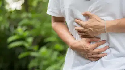 Yeşil Kusma Nedir, Neden Olur? Yeşil Safra Kusmak Hangi Hastalığın Belirtisi ve Hangi Doktora Gidilmeli?