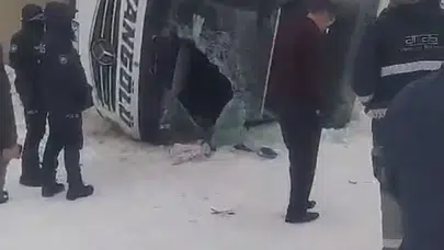 Ağrı'da yoğun buzlanma facia getirdi! Yolcu otobüsü devrildi, bölgede can pazarı