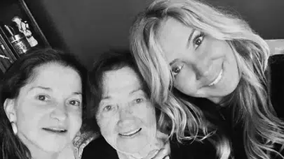 Yonca Evcimik anne ve babası kimdir, ailesi hakkında neler biliniyor?