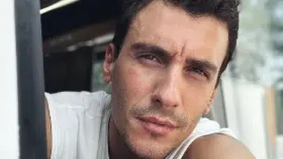 Doktorlar Başka Hayatta Toprak kim, Bertan Asllani kaç yaşında, nereli, boyu kaç, tv dizileri ve kariyeri