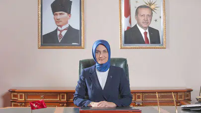 İlk başörtülü valiye yeni görev! Kübra Güran Yiğitbaşı bakan yardımcılığına atandı
