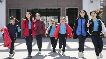 MEB 2025-2026 ikinci dönem takvimini açıkladı mı, mart ara tatili Ramazan Bayramı ile birleşti mi, okullar tatil olacak mı?