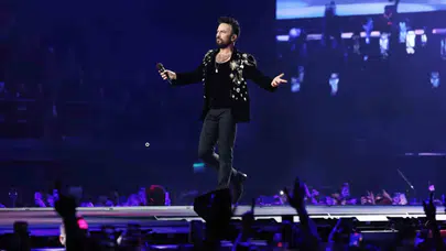 Mikrofon Düştü, Coşku Zirvede Tarkan İstanbul Konserlerini Tamamladı!