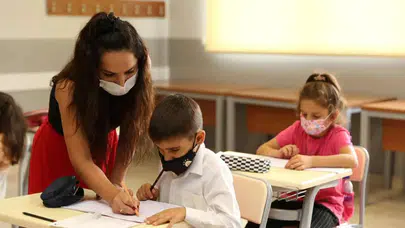 Ücretli Öğretmen Ek Ders Ücreti 2026 Ne Kadar Olacak? Maaş Vergi Kesintisi Sonrası Araştırılıyor