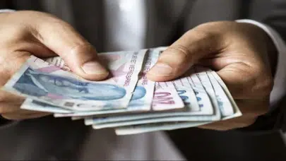 Zekat Nedir Ve Kimlere Verilir? Borcu Olanlar Zekat Vermekle Yükümlü Mü, Akrabaya Zekat Caiz Mi?