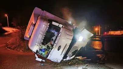 Bursa'da korkutan kaza! Direksiyon hakimiyetini kaybetti, sonu kanal oldu