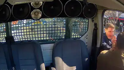 İzmir’de polis skandalı gözler önüne serildi! Sürücüye darp anları kamerada...