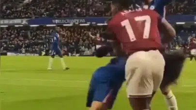 Adama Traore Chelsea – West Ham United Maçında Cucurella’yı Nasıl Fırlattı, Stamford Bridge’te Kavga ve Kırmızı Kart Neden Çıktı?