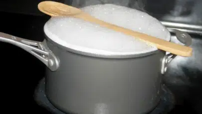 Kaynayan süt ve yoğurt pişerken neden kesilir, nasıl önlenir? İşte etkili püf noktaları