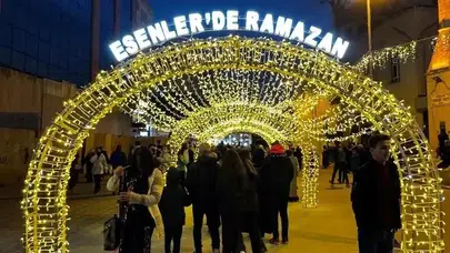 Esenler’de Ramazan coşkusu, Davutpaşa Caddesi ışıklarla donatıldı