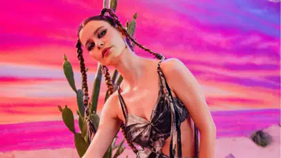 Kenan Doğulu’dan Beren Saat’e Sahnedeki İlk Single Desteği