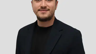 Sahipsizler dizisi yeni yönetmeni Enes Kartal kimdir, kaç yaşında ve kariyeri nasıl?