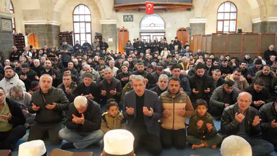 Deprem şehitleri için Gaziantep’te Mevlid-i Şerif okutuldu: 6 Şubat şehitleri dualarla yâd edildi