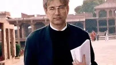 Orhan Pamuk'un ilk romanı nedir?