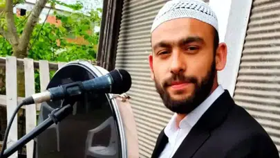 Kabe’de Hacılar Hu Der Allah'ı söyleyen Kim, Nereli, Roman mı, Yaşı Kaç?