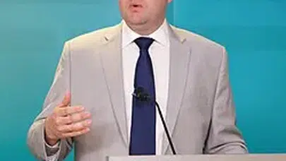 J.D. Vance Kaç Yaşında, Nereli, Evli Mi? Donald Trump’ın Başkan Yardımcısı Adayının Hayatı ve Kariyeri