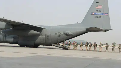 NYT Duyurdu! ABD, Katar’daki Üssünden Yüzlerce Askeri Çekti