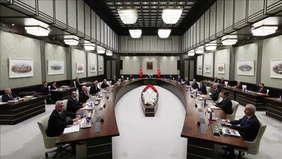 Kabine Bugün Toplanıyor: TBMM Raporu ve Dış Politika Gündemde!