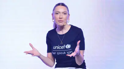 Hadise’nin UNICEF Videosu Sosyal Medyayı Salladı, Dinçerler ve Türküsev Karşı Karşıya
