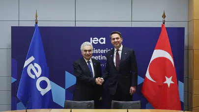 Bakan Bayraktar: Enerjide temel zorluk talep artışı ve altyapı ihtiyacı